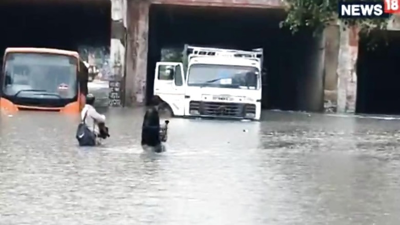 Heavy Rain Batters Delhi-NCR, Throws Life out of Gear