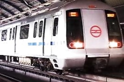 Delhi-Gurgaon Metro 'robbed' on first day