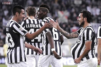 Napoli and Juventus win to keep pressure on Roma
