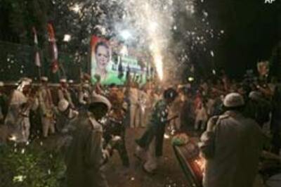 Euphoria at Cong office; despair at BJP headquarters