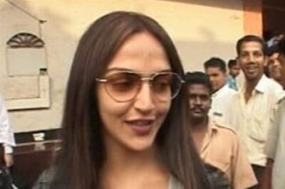 Women directors excite Esha Deol