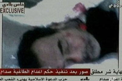 Camera phones at Saddam execution