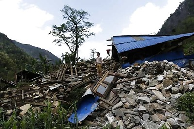 Nepal earthquake: Rescuers struggle to locate survivors