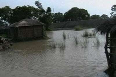 River breaks embankments, floods UP villages