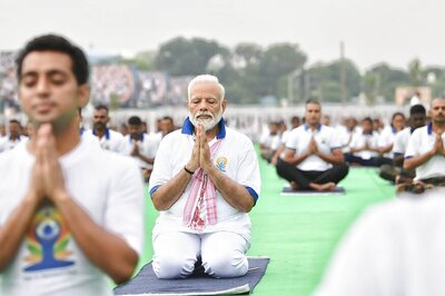 International Yoga Day: Govt Makes Grand Plans, This Year’s Theme to be 'Yoga at Home and Yoga with Family'