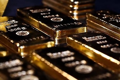 Gold steadies near record high as virus concerns persist