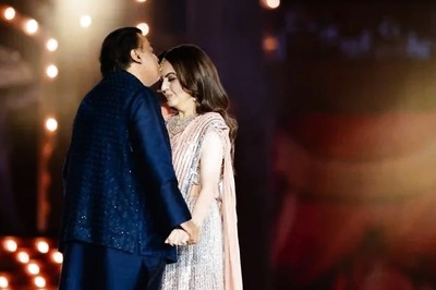 Mukesh Ambani Kisses Nita Ambani's Forehead In Unseen Romantic Pic from Anant Ambani's Pre-Wedding Bash