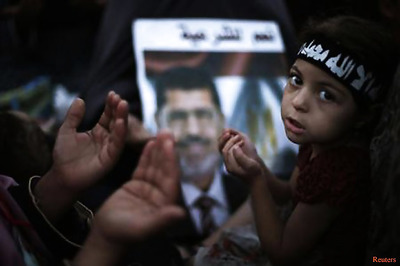 Peace returns on streets as Egypt's interim PM assembles a cabinet