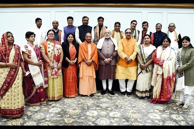 PM Modi Meets New UP Mayors, Amethi's Civic Polls Winners of BJP