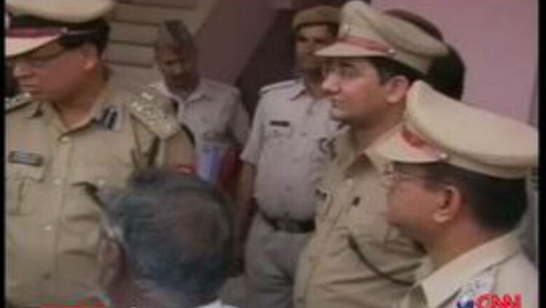 Undertrial prisoner escapes after court hearing, 3 cops held