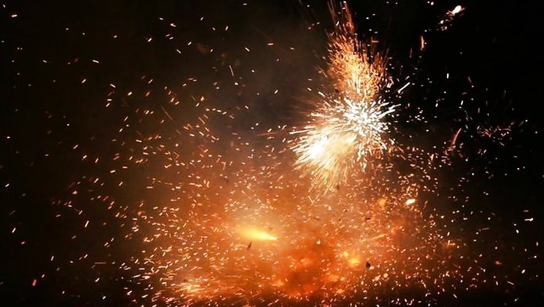 Firebrand Crackers: Samajwadi Rockets, Mayawati Bombs a Hit in Uttar Pradesh!