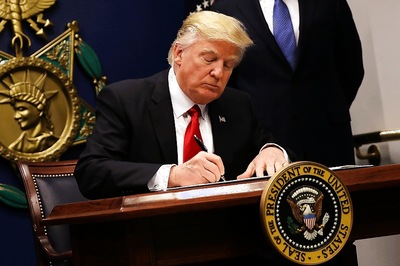 OIC Raises 'Grave Concern' Over Trump's Order Banning Muslims