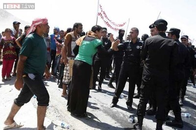 Iraq: Kurds push to drive militants from Mosul Dam with US air support