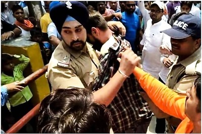 Hero Cop Saves Muslim Boy from Mob in Uttarakhand, Celebrated on Twitter