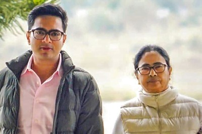 TMC Delegation Meets Bengal Guv, Abhishek Slams EC for Detention of Party Leaders in Delhi