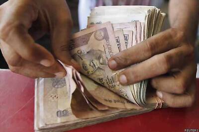Rupee ends lower by 4 paise vs dollar at 61.55