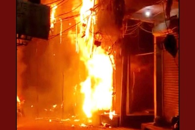 Five Firefighters, 2 Civilians Injured in LPG Cylinder Explosion in Delhi