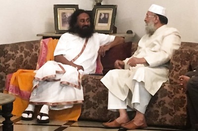 Hours After Meeting Sri Sri, Expelled AIMPLB Maulana Washes Hands of ‘Mandir-Masjid Issue'