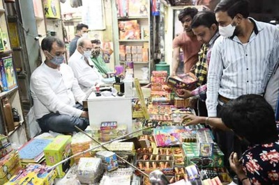 Ahead of Diwali, Delhi Bans Storage & Use of Firecrackers Again Due to Severe Pollution