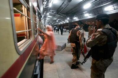 Pakistan summons Indian diplomat over Samjhauta Express cancellation, 200 passengers stranded