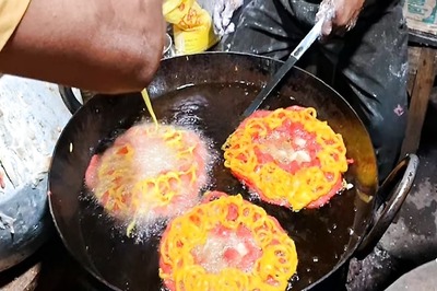 At Purulia's Vishwakarma Festival, These Jumbo Jalebis Have Everyone's Attention