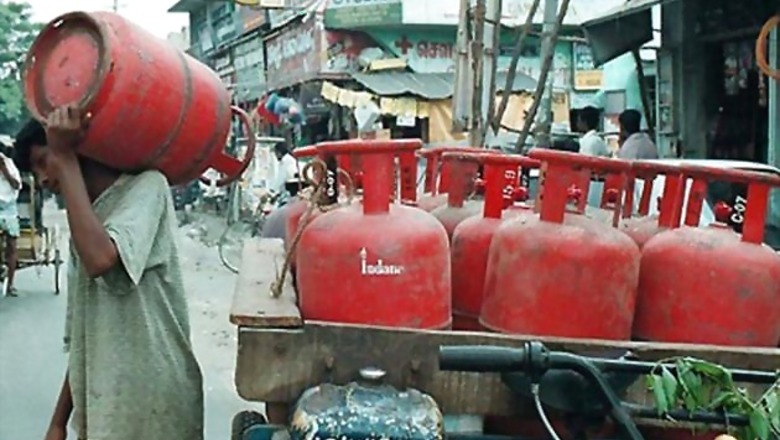 Non-subsidised LPG price cut by Rs 3 per cylinder