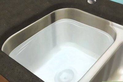 How to Get a Smoke Smell out of Fabric Handbags