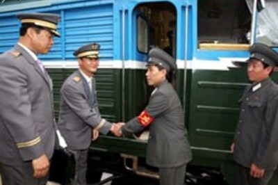 Trains cross border dividing Koreas