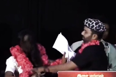 Cool Suresh SLAMMED For Misbehaving With Female Host, Forcefully Placing Garland on Her; Watch Videos