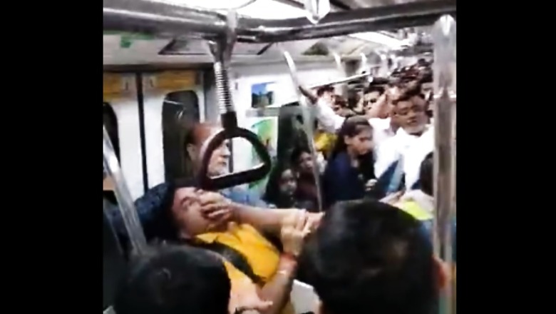 Video of Men Fighting in Crowded Delhi Metro Goes Viral; DMRC Urges Responsible Behavior | WATCH