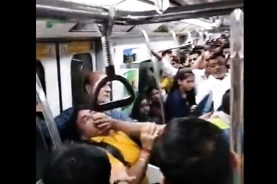 Video of Men Fighting in Crowded Delhi Metro Goes Viral; DMRC Urges Responsible Behavior | WATCH