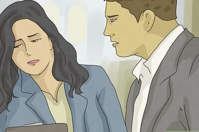 10+ Signs That a Guy Is a Creeper