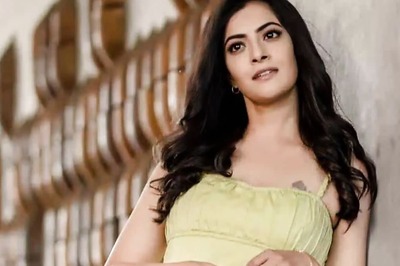 In Pics: Varalaxmi Sarathkumar Glows In Green Lehenga At Her Mehendi Ceremony