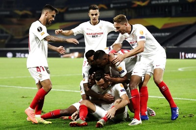 Late Lucas Ocampos Header Helps Sevilla Past Wolves into Europa League Semis