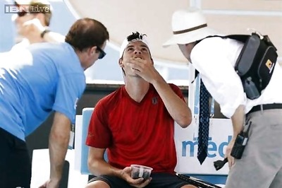 Dancevic, ball boy faint as heat spikes in Australian Open