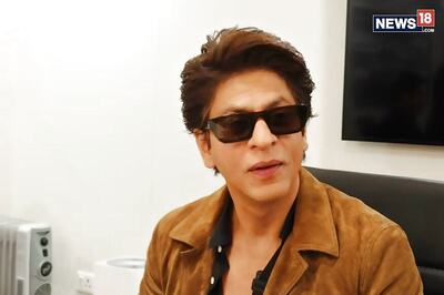 Shah Rukh Khan Loves Hyundai Santro More than Creta, Has an 'Emotional Attachment' - Watch Video