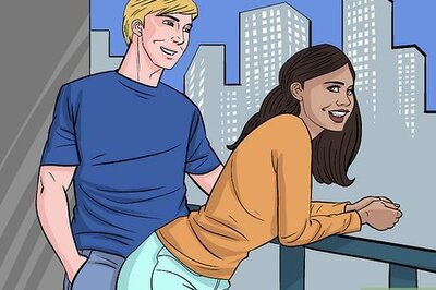 How to Attract an Aquarius Man As a Gemini Woman