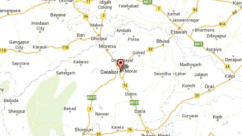 Angry voters in Gwalior set up barriers to stop leaders from campaign