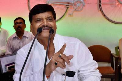Shivpal Yadav May Challenge Akhilesh With New 'Secular Front', in Talks With Smaller Parties