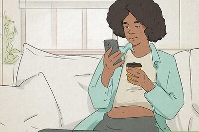 How to Attract an Aquarius Man Through Text