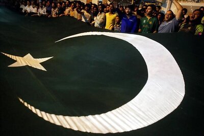 Deposed Pakistan Cleric Agrees to Vacate Mosque After Striking Deal with Govt