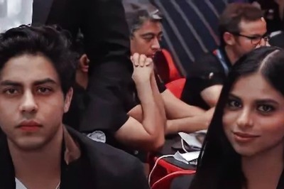 Shah Rukh Khan's Trusted Bodyguard Protects Aryan Khan And Suhana Khan At Mumbai Airport. Watch Video