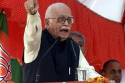 Govt misleading India on Q: Advani