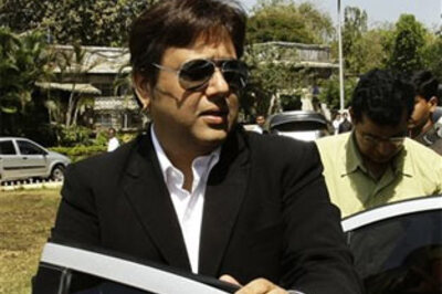 Cash on Holi: Poll officer for action against Govinda