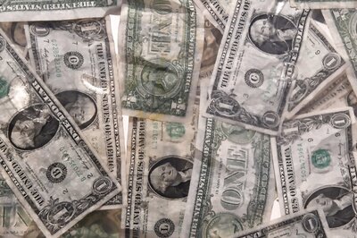 Private airline crew member held with $390,000