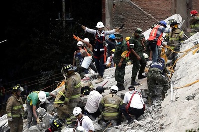 Mexico Quake: Desperate Night Search for Children in School Ruins