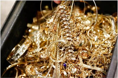 Gold Price Today Dips Marginally; Silver Also Slumps. Experts Say Buy on Dips