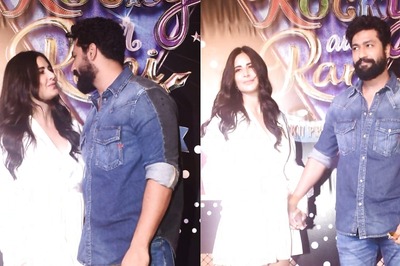 Vicky Kaushal Keeps Katrina Kaif Close at Rocky Aur Rani Kii Prem Kahaani Premiere; Video Goes Viral