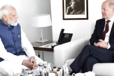 Bihar Cong Tweets Modi-Scholz Photo with Nehru in Background. Same Pic Posted by PMO Doesn't Have Him