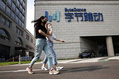 Trump orders Chinese owner of TikTok to sell US assets